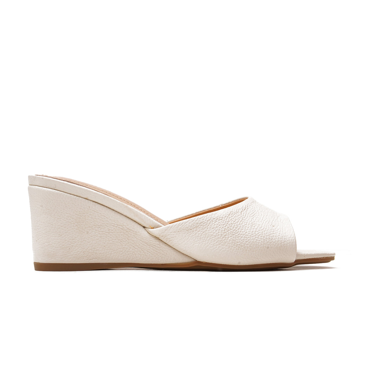 Bella White - 9790