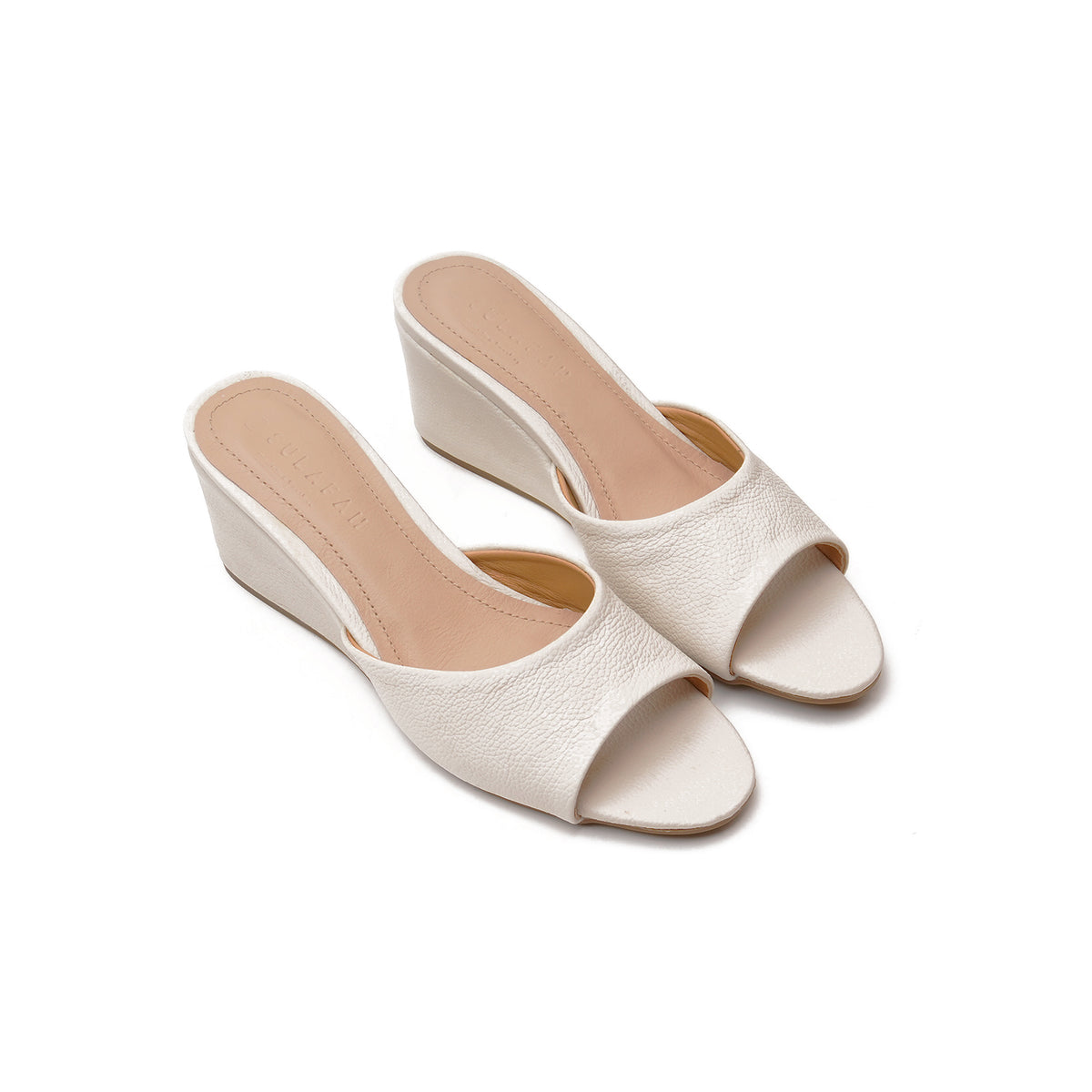 Bella White - 9790