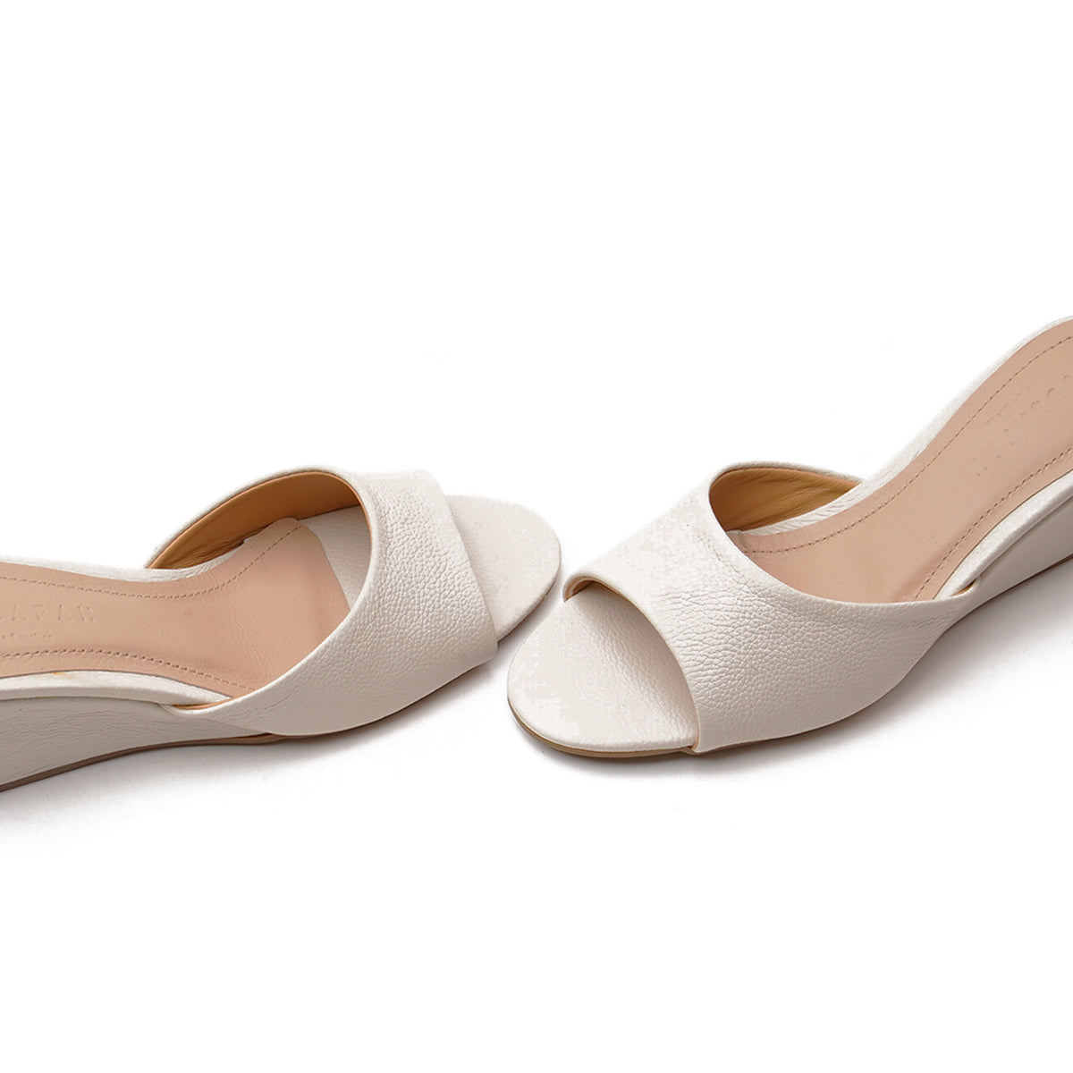 Bella White - 9790